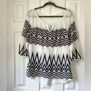 Jolt Cream & dark gray High/low Top with crochet lace detail on back size Large